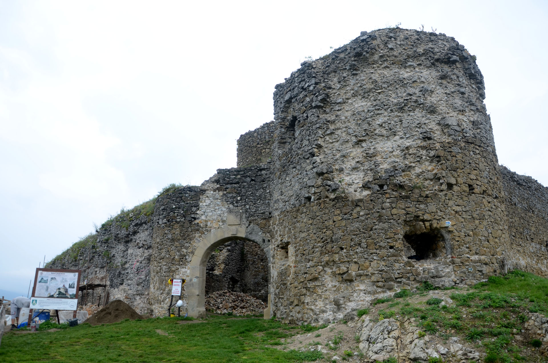 Jasenov Castle
