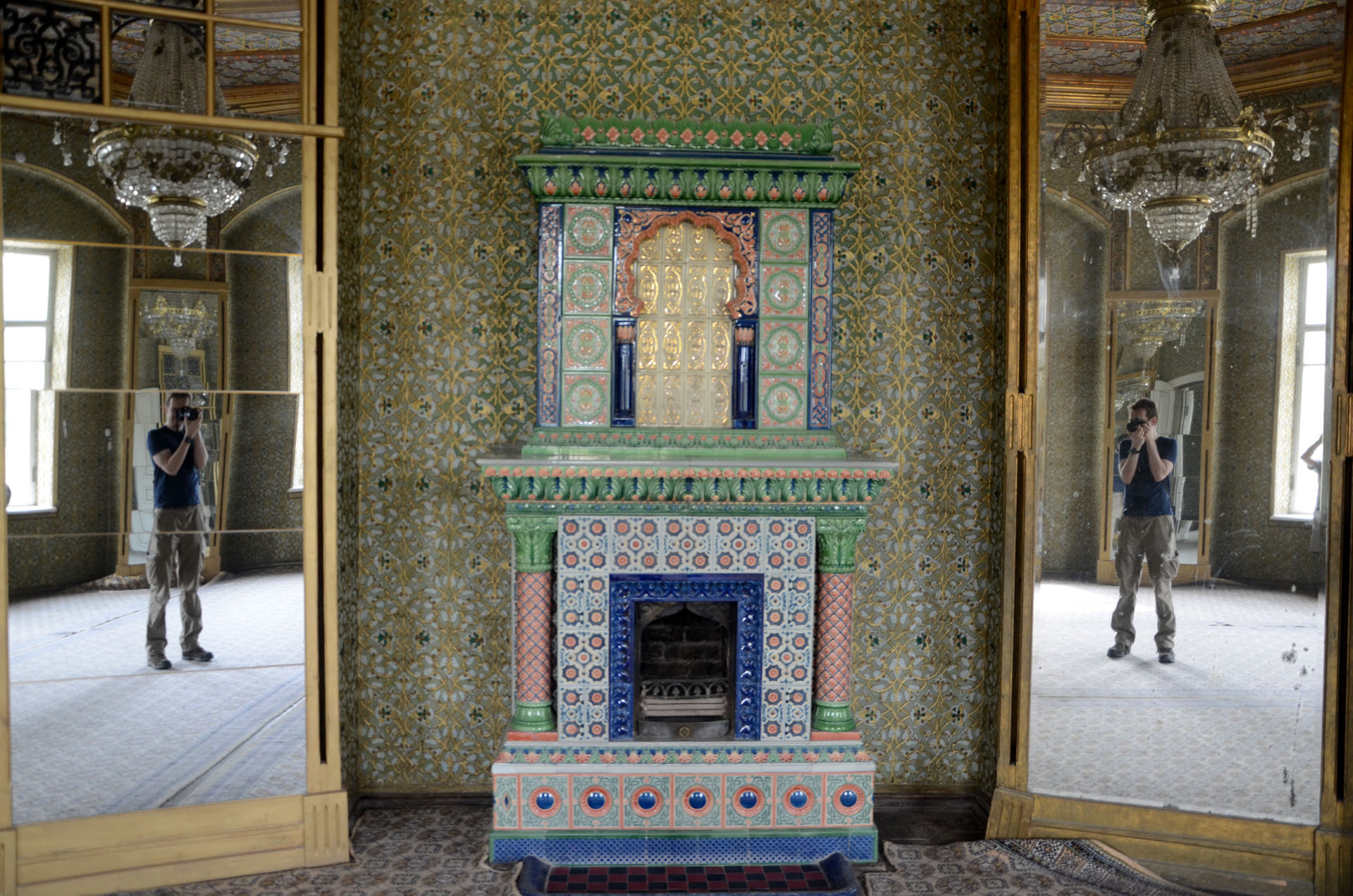 Isfandiyar Palace