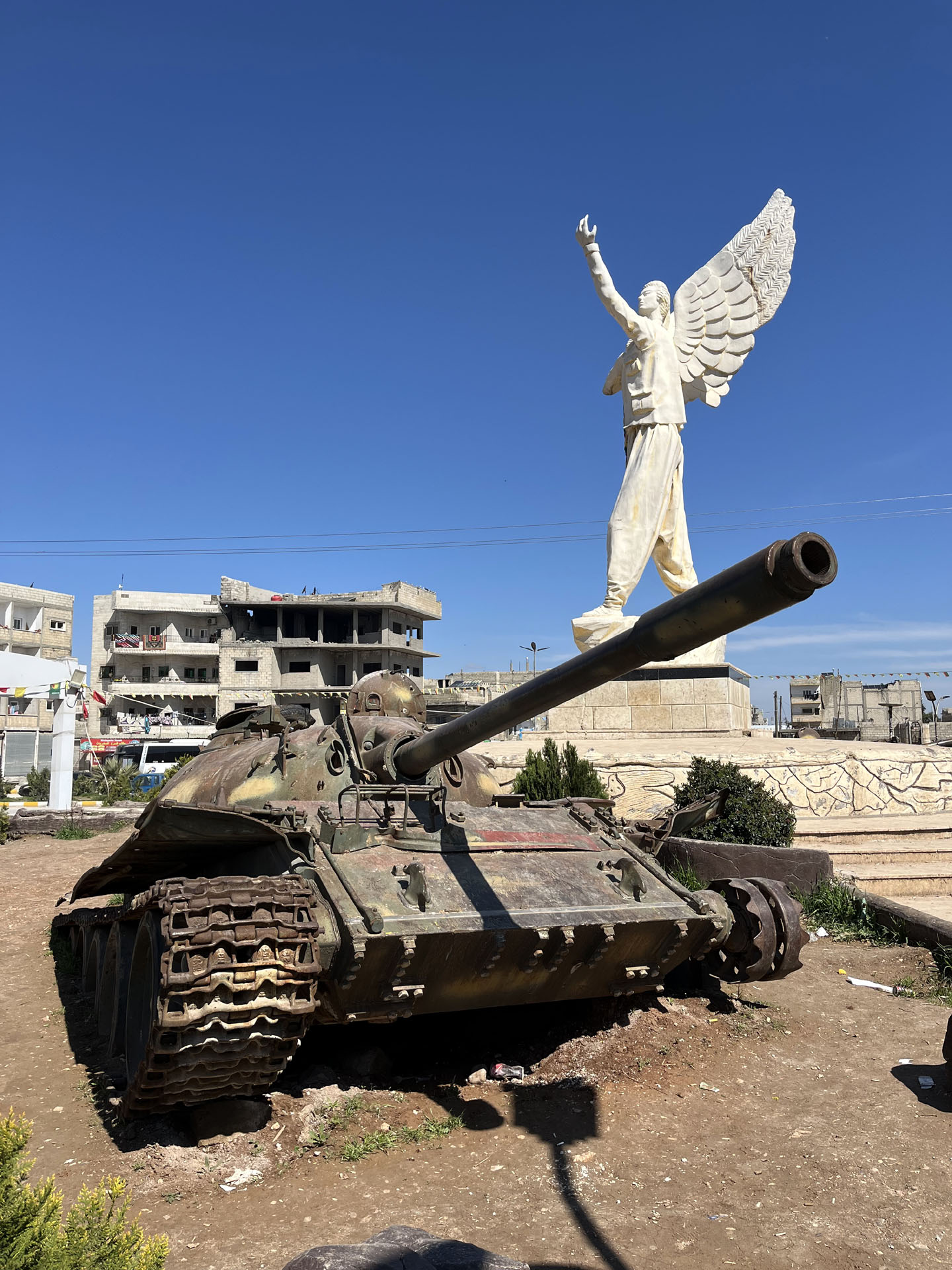 Arîn Mîrkan Statue